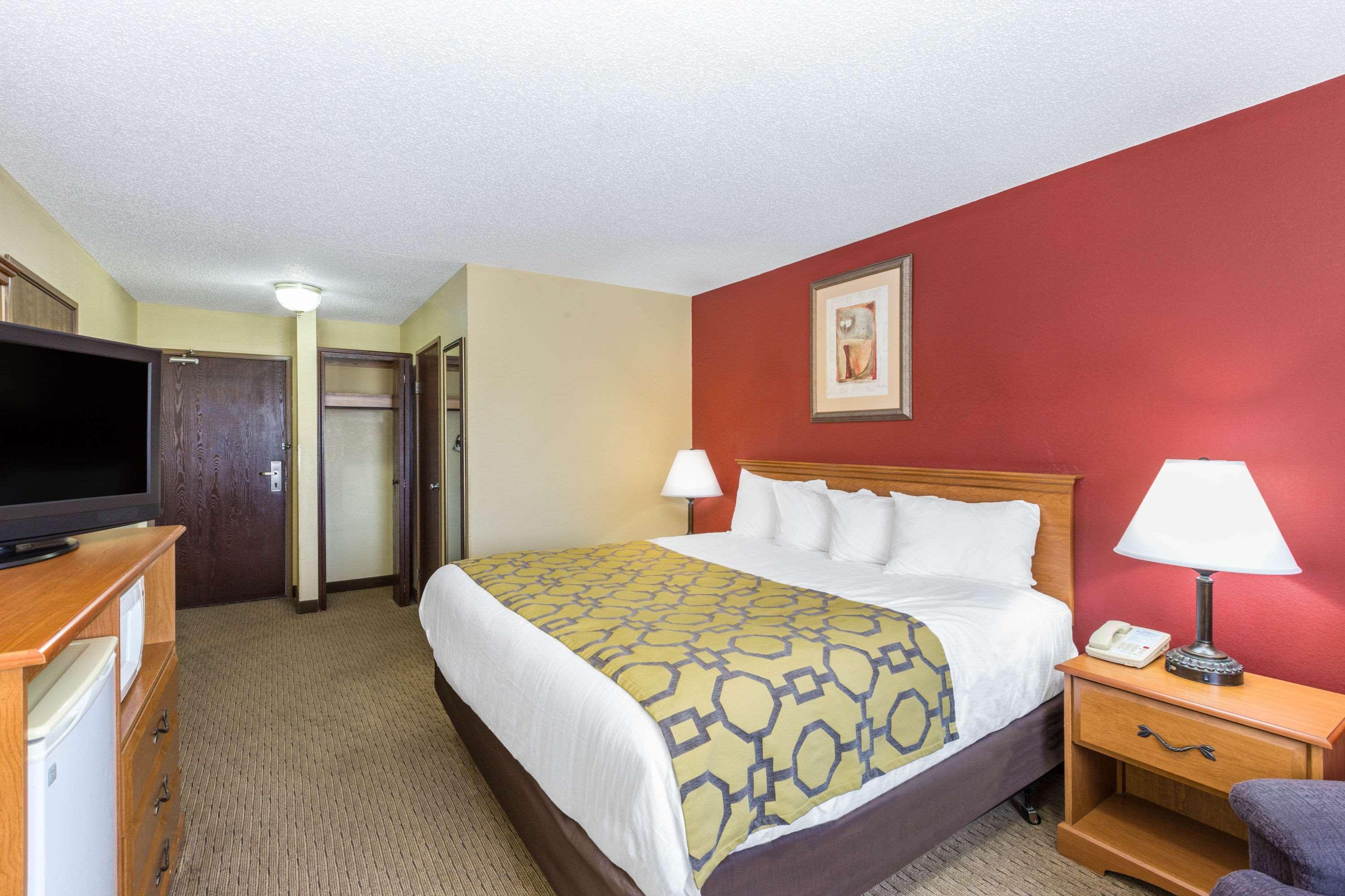 Baymont By Wyndham Fort Dodge Extérieur photo